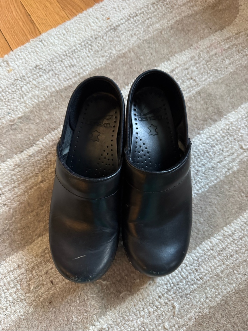 Black Danskos